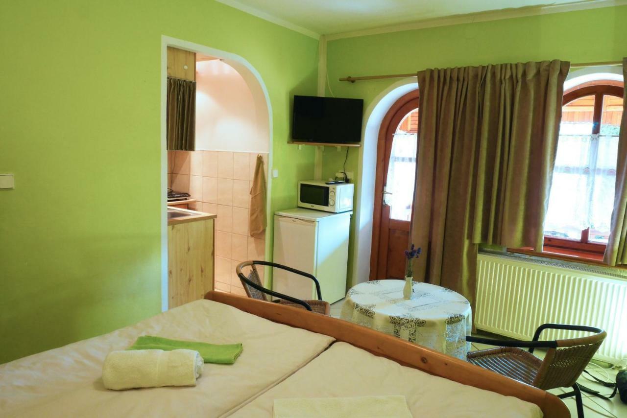 Apartman Pri Zamocku Besenova Exterior photo